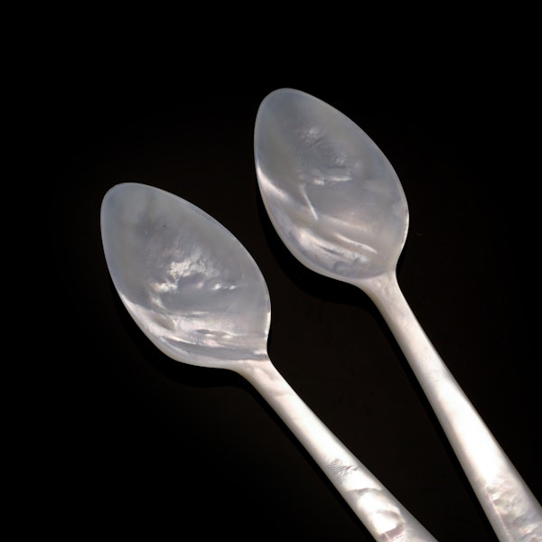 Edwardian set of 6 mother-of-pearl caviar spoons - image 2