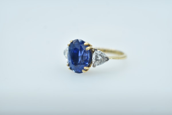 Burma Sapphre (5,79ct) & Diamond Ring - image 2