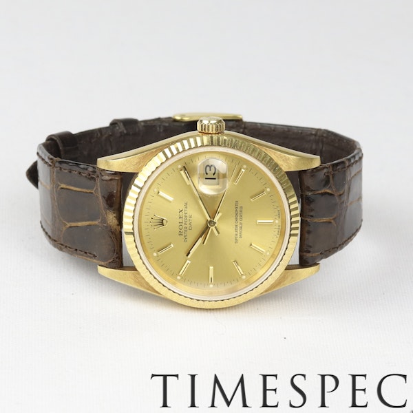 Rolex | Oyster Perpetual Date | 18K Yellow Gold | Ref 15238 | 34mm - image 3