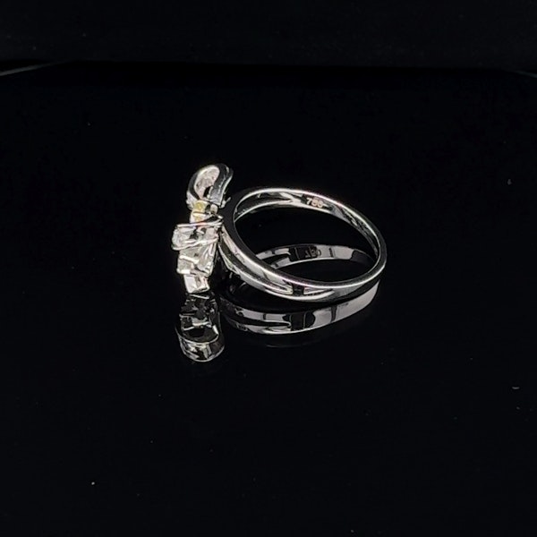 Yellow diamond bow rings - image 8