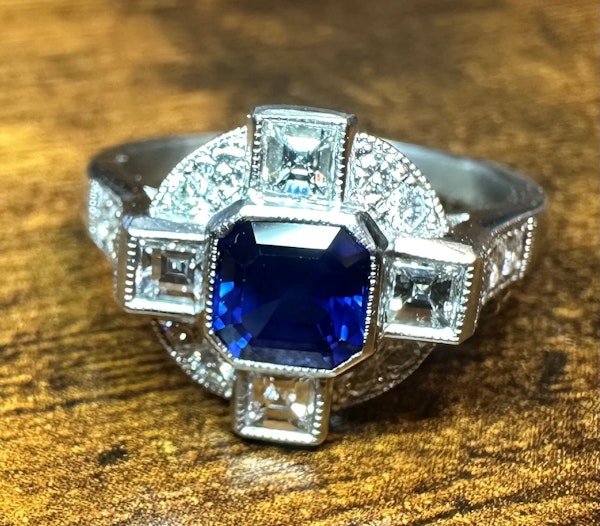 An important art-deco Sapphire & Diamond ring - image 2