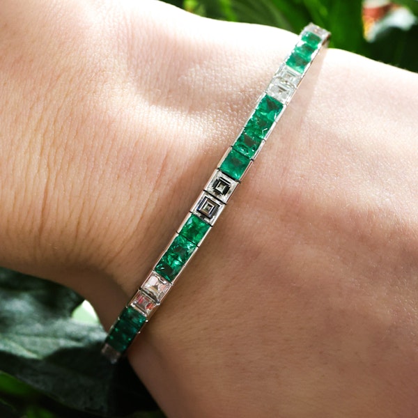 Modern Emerald 6.37 Carats Diamond 5.05 Carats and Platinum Line Bracelet - image 5