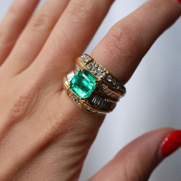 Vintage Emerald Diamond and Gold Ring, 3.00 Carats, Circa 1987 - image 3