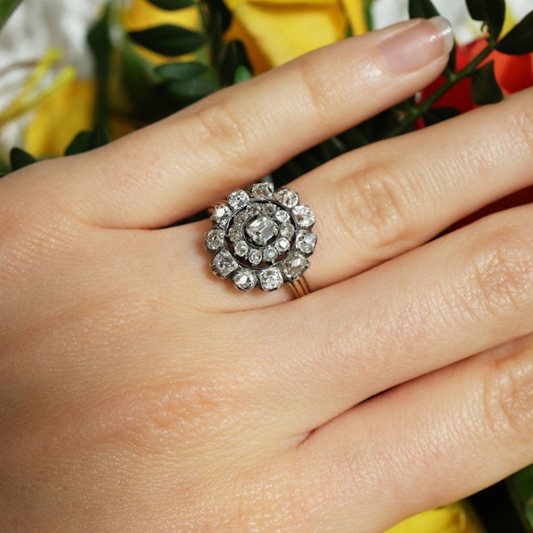 Antique Georgian Diamond and Silver Upon Gold Cluster Ring, Circa 1830 - image 2