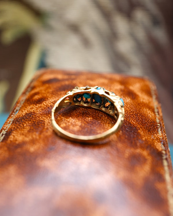 A very fine 15 carat (tested ) Yellow Gold, five stone Turquoise Carved Ring.  English. Circa 1890. - image 4