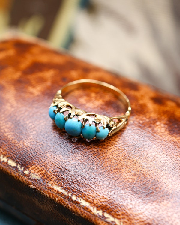 A very fine 15 carat (tested ) Yellow Gold, five stone Turquoise Carved Ring.  English. Circa 1890. - image 3