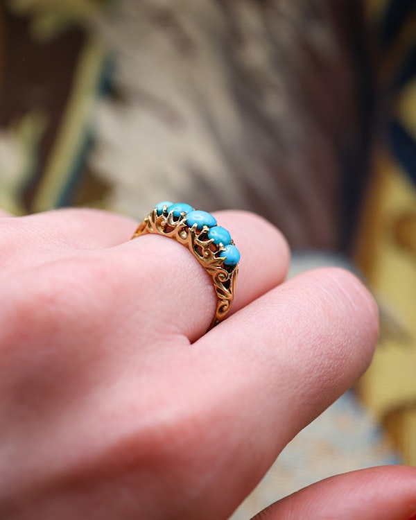 A very fine 15 carat (tested ) Yellow Gold, five stone Turquoise Carved Ring.  English. Circa 1890. - image 5