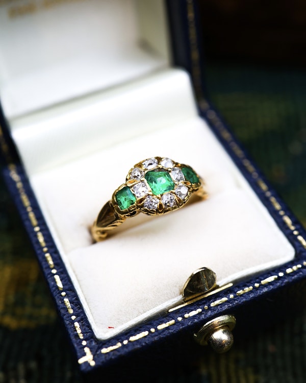 A very fine 15 ct  Yellow Gold (tested) Antique Emerald (3) and Diamond Ring, Circa 1860 - image 2