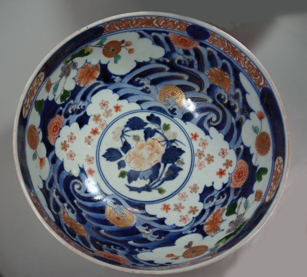 Pair of Japanese Imari bowls, early 18th century - image 7