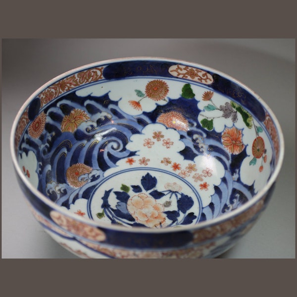 Pair of Japanese Imari bowls, early 18th century - image 8