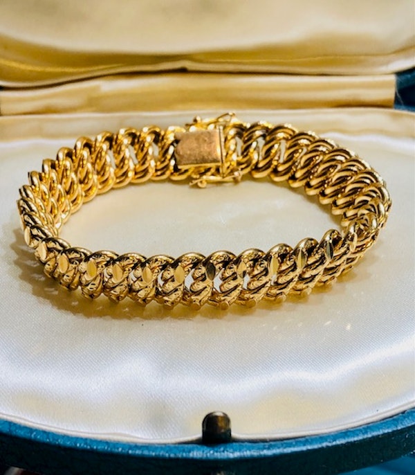 18ct Yellow Gold (French Marks) Bracelet, with Double linked Faceted outer links and Engraved central links. French Circa 1890 - image 1