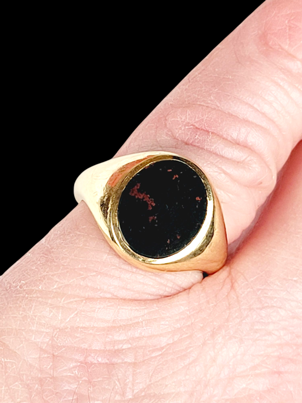 Heavy 18ct gold bloodstone signet ring SKU: 7866 DBGEMS - image 2