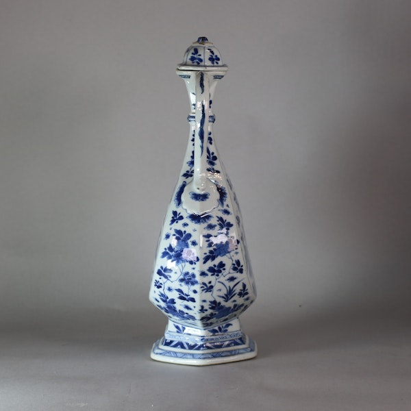 A blue and white ewer for the Islamic market, Kangxi (1662-1722) - image 5