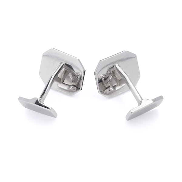 18kt White Gold Diamond and Onyx pair of cufflinks. - image 3