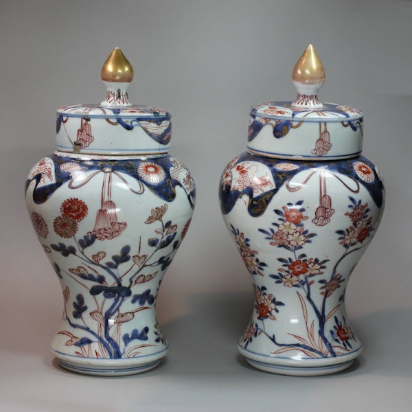 Pair of Japanese Imari baluster vases and covers, c.1700 - image 4