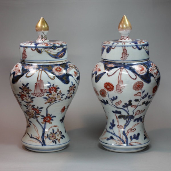 Pair of Japanese Imari baluster vases and covers, c.1700 - image 2