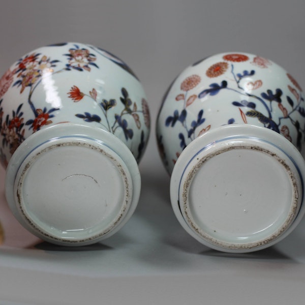 Pair of Japanese Imari baluster vases and covers, c.1700 - image 6