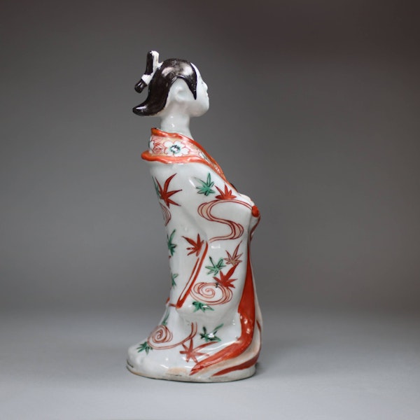 Small Japanese Imari figure of a Bijin 'beauty', late 17th/early 18th century - image 4