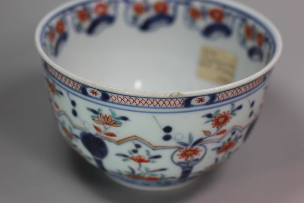 Small Japanese Arita Imari bowl, c.1700 - image 2