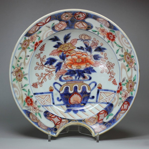 Japanese Imari barber's bowl, c.1700 - image 1