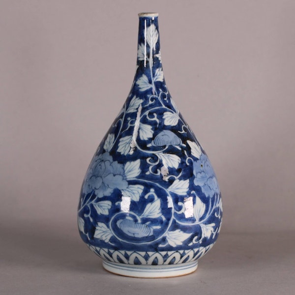 Japanese blue and white pear-shaped vase, Edo Period - image 1