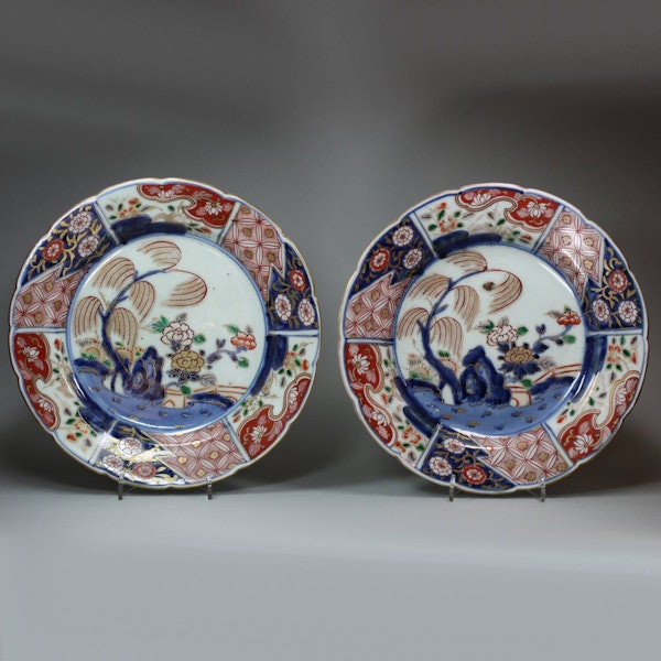 Pair of Japanese Imari dishes, 18th century - image 1