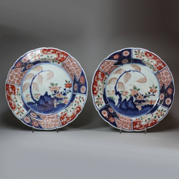 Pair of Japanese Imari dishes, 18th century - image 1