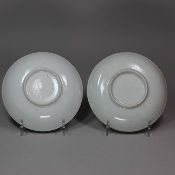 Pair of Japanese Imari saucers, early 18th century - image 2