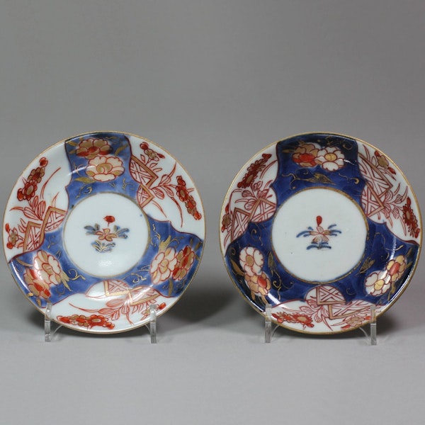 Pair of Japanese Imari saucers, early 18th century - image 1