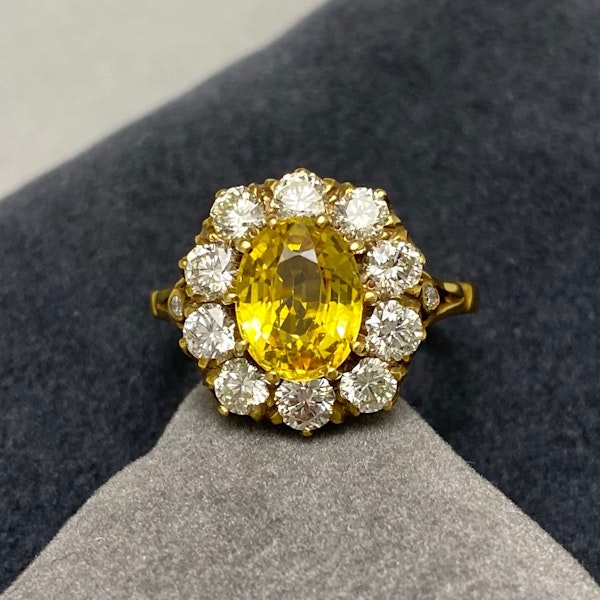 Yellow Sapphire Diamond Cluster Ring in 18ct Gold date circa 1950, SHAPIRO & Co since1979 - image 1