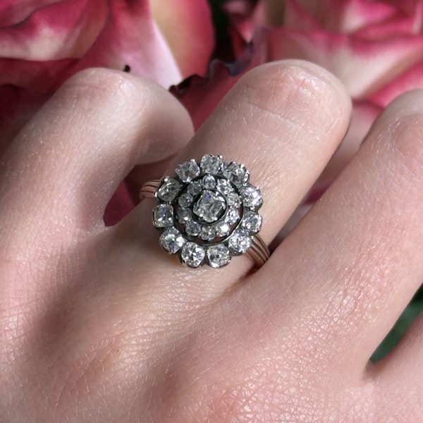 Antique Georgian Diamond and Silver Upon Gold Cluster Ring, Circa 1830 - image 9