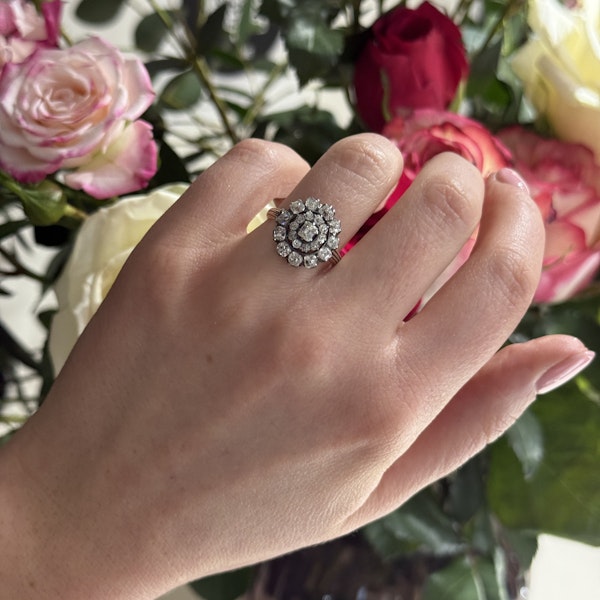 Antique Georgian Diamond and Silver Upon Gold Cluster Ring, Circa 1830 - image 8