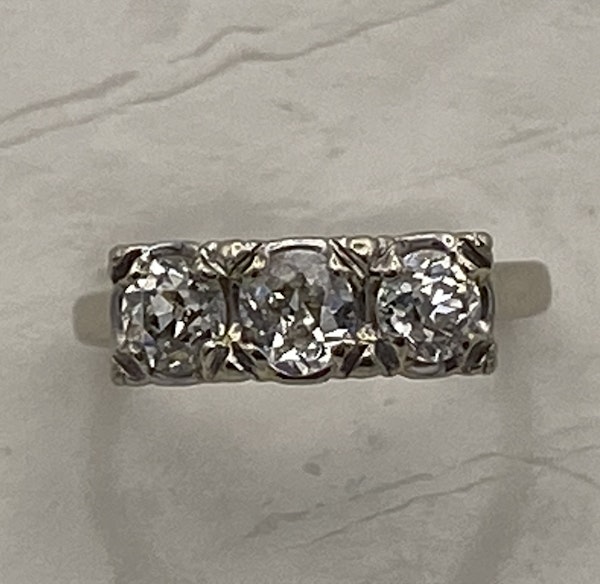 Retro 3 stone diamond ring - image 1