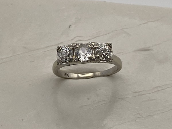 Retro 3 stone diamond ring - image 3