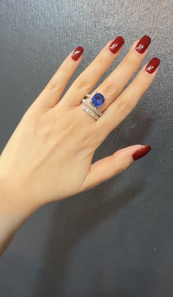 4.78ct. Blue ceylon sapphire & diamond spiral ring - image 5