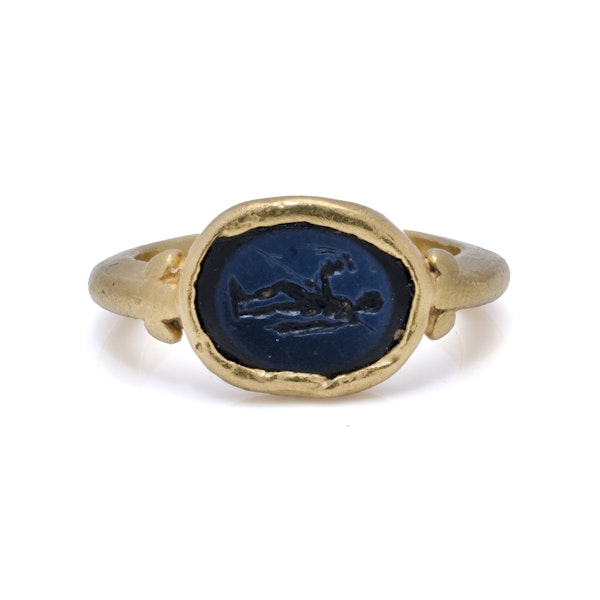 Antique Roman 24K Gold Ring with Nicolo Intaglio of a Warrior (Circa 224-651 AD) - image 4