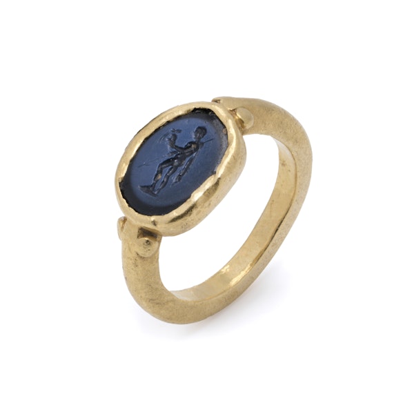 Antique Roman 24K Gold Ring with Nicolo Intaglio of a Warrior (Circa 224-651 AD) - image 2