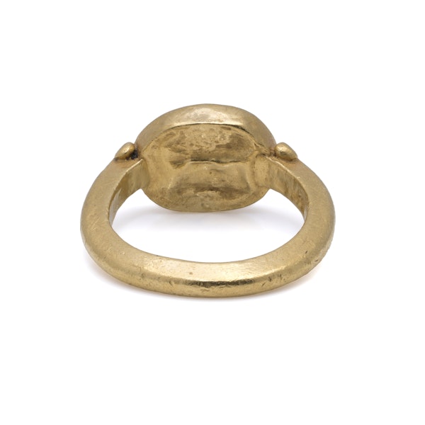 Antique Roman 24K Gold Ring with Nicolo Intaglio of a Warrior (Circa 224-651 AD) - image 6