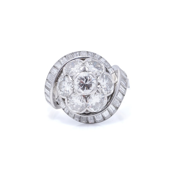 Van Cleef & Arpels Platinum Ring with 4.2 carats of diamonds. - image 3