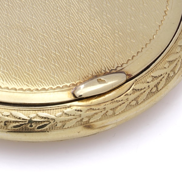 18kt gold round design compact case with a finely engraved guilloché pattern on the exterior. - image 7