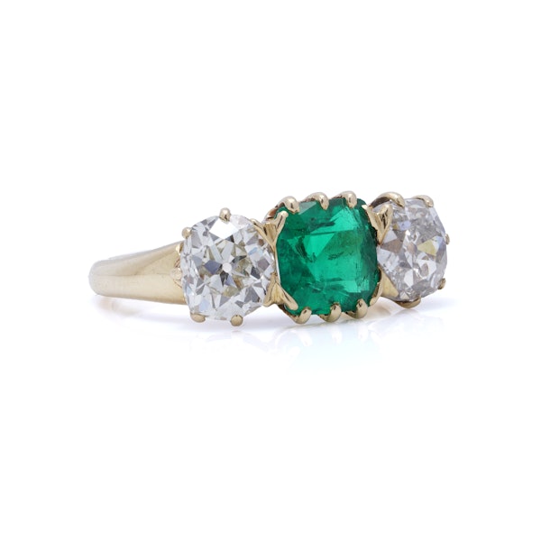 Antique 18kt Gold Three-Stone Ring with Emerald and Diamonds - image 6