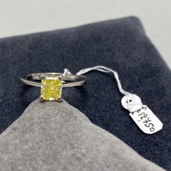 Fancy Intense Yellow Diamond ring in 18ct White Gold date circa 1980, SHAPIRO & Co since1979 - image 5