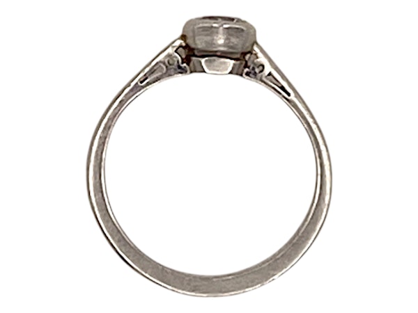 Retro diamond solitaire ring in platinum - image 3