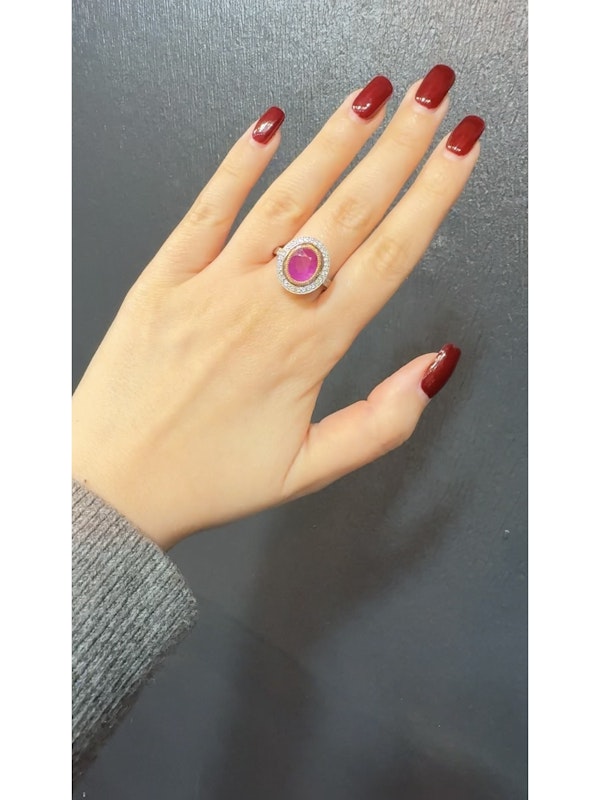 Pink-red oval ruby & diamond ring 18k white gold - image 5