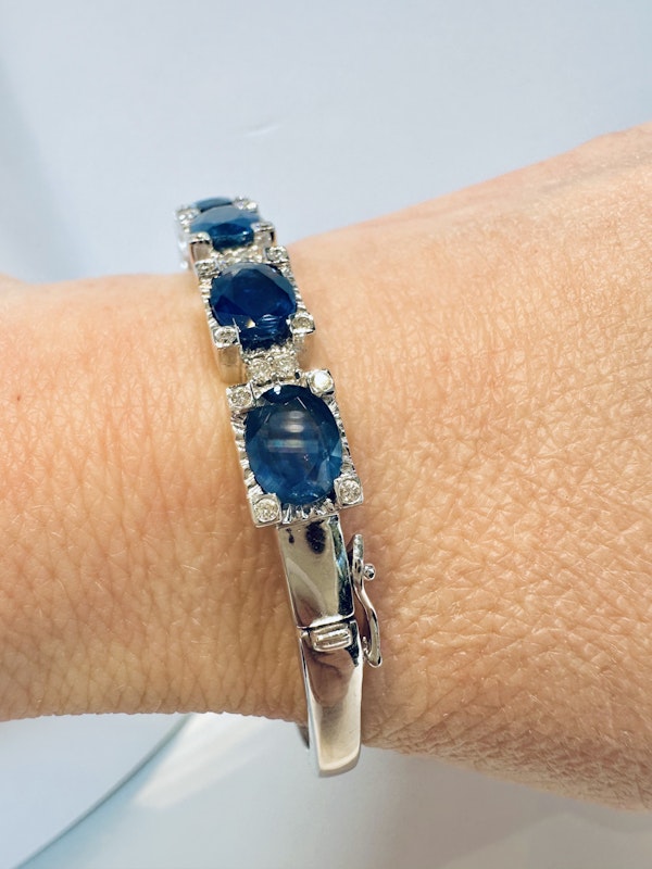 Natural Blue Sapphire 9.03ct & Diamond 0.56ct Bangle - image 4