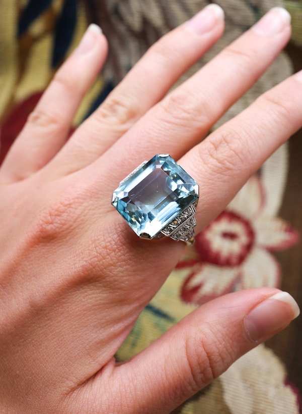 A very fine Platinum (tested 950), Aquamarine & Diamond Cocktail Ring. Circa 1935 - image 3