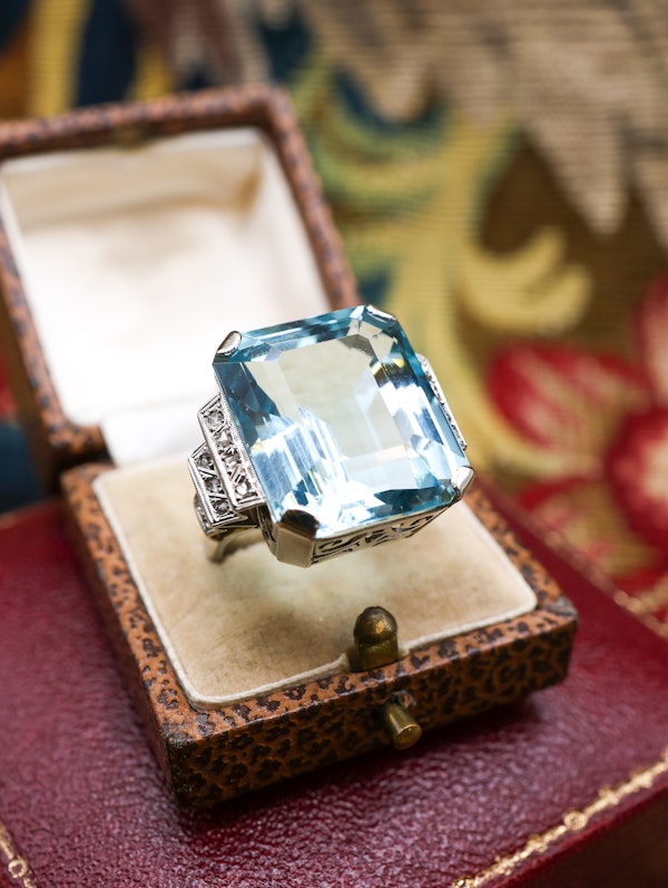 A very fine Platinum (tested 950), Aquamarine & Diamond Cocktail Ring. Circa 1935 - image 1