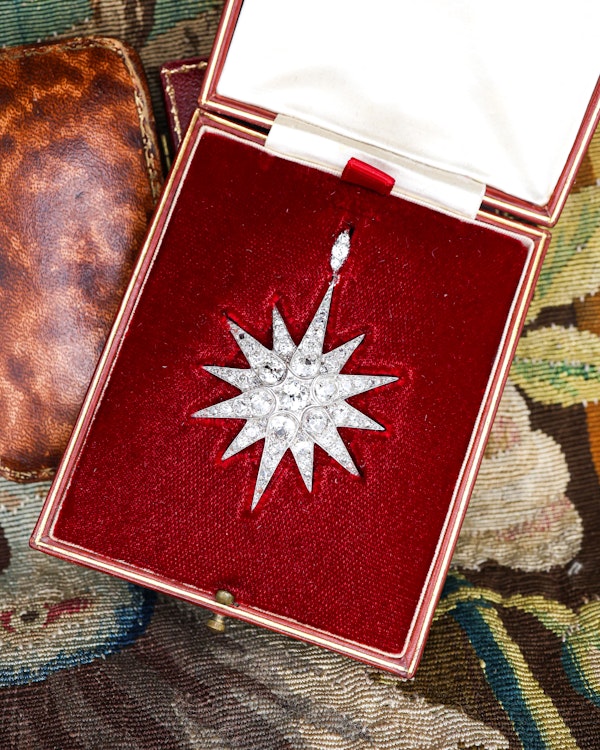 A fine Victorian Diamond Star Brooch Pendant. English. Circa 1890. - image 2