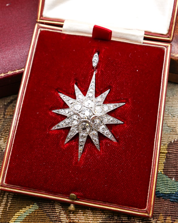 A fine Victorian Diamond Star Brooch Pendant. English. Circa 1890. - image 4