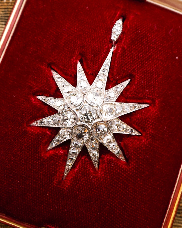 A fine Victorian Diamond Star Brooch Pendant. English. Circa 1890. - image 1